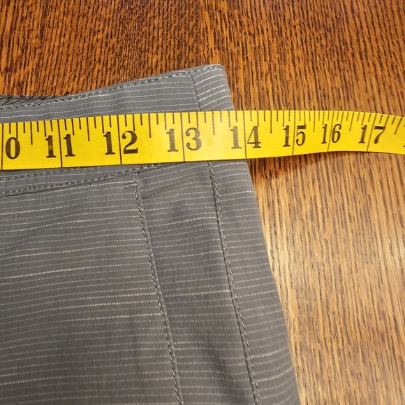 Volcom Gray Flat Front Shorts Size 27 - Picture 10 of 13